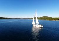 sejlbåd blå himmel havbugt sejlbåd sejle losinj kroatien
